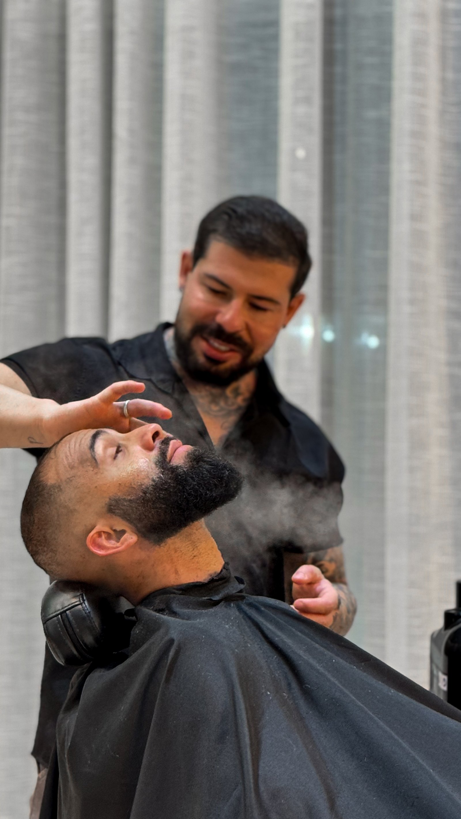 Espaço interno da barbearia MEN’S